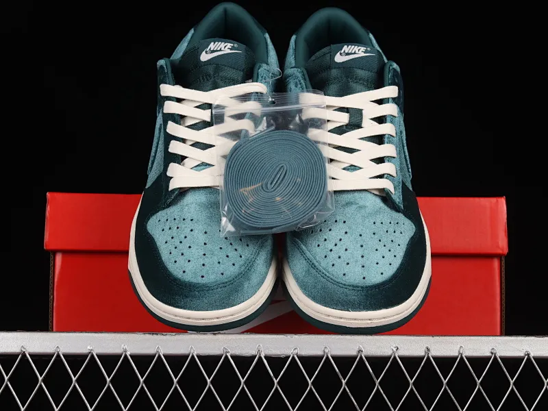 All categories Nk SB Dunk series Nk SB Dunk Low low-top sneakers Nk Dunk Low "Dark Teal Velvet" velvet dark green SB low-top casual sneakers DZ5224-300